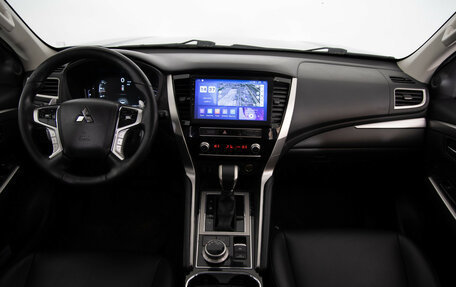 Mitsubishi Pajero Sport III рестайлинг, 2022 год, 3 799 000 рублей, 9 фотография