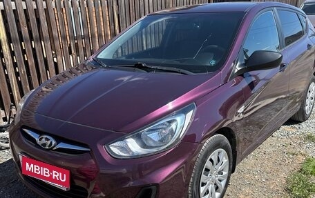 Hyundai Solaris II рестайлинг, 2011 год, 670 000 рублей, 2 фотография