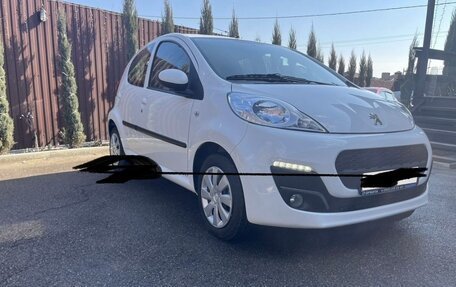 Peugeot 107 I рестайлинг, 2013 год, 975 000 рублей, 2 фотография