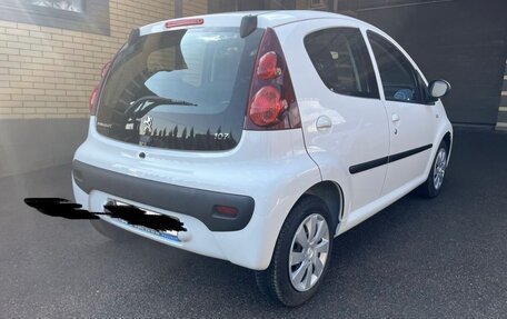 Peugeot 107 I рестайлинг, 2013 год, 975 000 рублей, 6 фотография