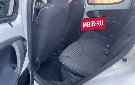Peugeot 107 I рестайлинг, 2013 год, 975 000 рублей, 10 фотография