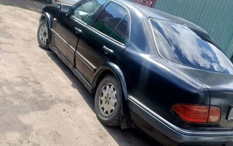 Mercedes-Benz E-Класс, 1997 год, 160 000 рублей, 3 фотография