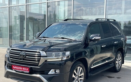 Toyota Land Cruiser 200, 2017 год, 5 999 000 рублей, 1 фотография