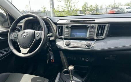 Toyota RAV4, 2015 год, 1 670 000 рублей, 24 фотография