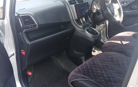 Toyota Ractis II, 2011 год, 820 000 рублей, 12 фотография