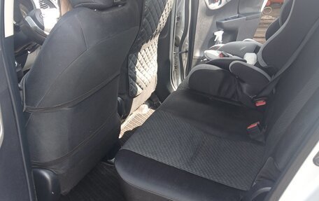 Toyota Ractis II, 2011 год, 820 000 рублей, 11 фотография