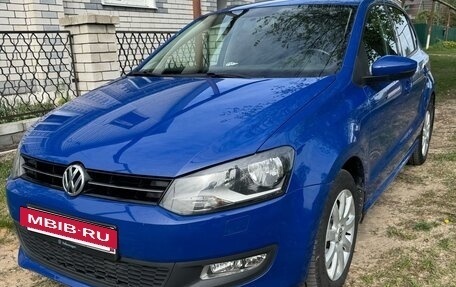 Volkswagen Polo VI (EU Market), 2012 год, 750 000 рублей, 2 фотография