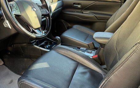 Mitsubishi Outlander III рестайлинг 3, 2018 год, 2 250 000 рублей, 2 фотография