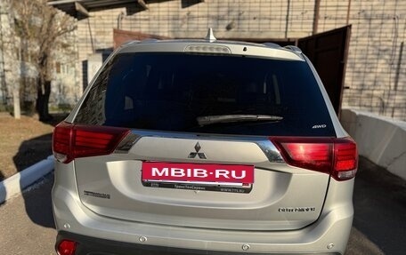 Mitsubishi Outlander III рестайлинг 3, 2018 год, 2 250 000 рублей, 6 фотография