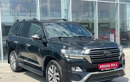 Toyota Land Cruiser 200, 2017 год, 5 999 000 рублей, 3 фотография