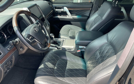 Toyota Land Cruiser 200, 2017 год, 5 999 000 рублей, 9 фотография