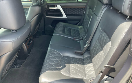 Toyota Land Cruiser 200, 2017 год, 5 999 000 рублей, 16 фотография