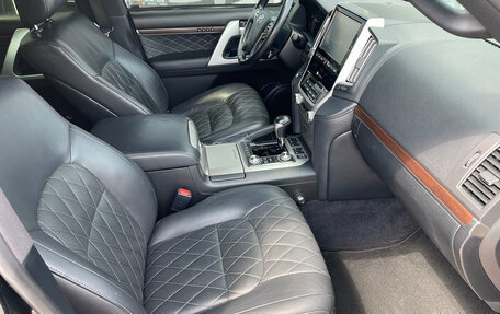 Toyota Land Cruiser 200, 2017 год, 5 999 000 рублей, 14 фотография