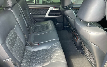 Toyota Land Cruiser 200, 2017 год, 5 999 000 рублей, 15 фотография