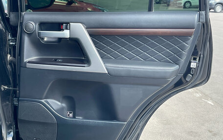 Toyota Land Cruiser 200, 2017 год, 5 999 000 рублей, 19 фотография