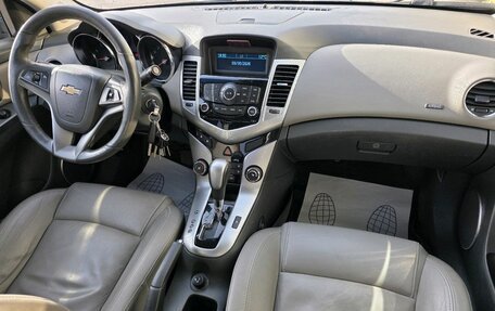 Chevrolet Cruze II, 2010 год, 599 000 рублей, 7 фотография