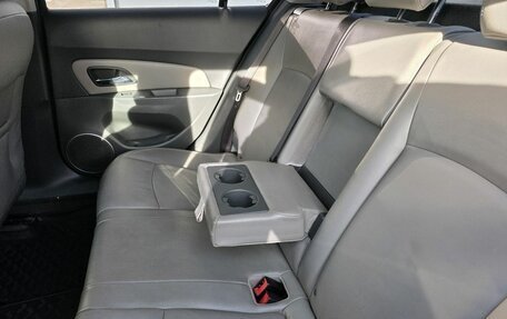 Chevrolet Cruze II, 2010 год, 599 000 рублей, 10 фотография