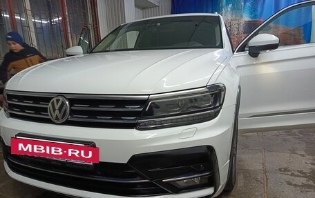 Volkswagen Tiguan II, 2018 год, 2 700 000 рублей, 2 фотография