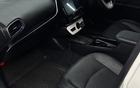 Toyota Prius IV XW50, 2017 год, 1 790 000 рублей, 7 фотография