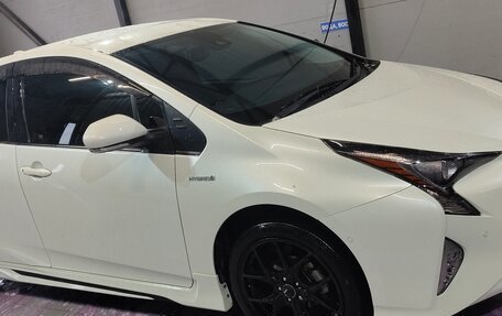 Toyota Prius IV XW50, 2017 год, 1 790 000 рублей, 3 фотография