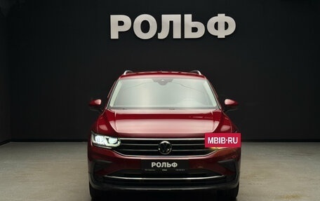 Volkswagen Tiguan II, 2021 год, 2 700 000 рублей, 2 фотография