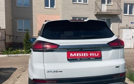 Geely Atlas, 2022 год, 2 350 000 рублей, 4 фотография