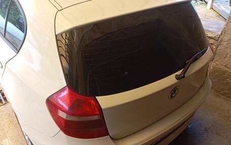 BMW 1 серия, 2011 год, 900 000 рублей, 3 фотография