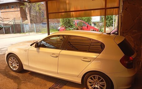 BMW 1 серия, 2011 год, 900 000 рублей, 6 фотография