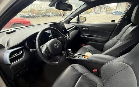 Toyota C-HR I рестайлинг, 2019 год, 3 300 000 рублей, 6 фотография