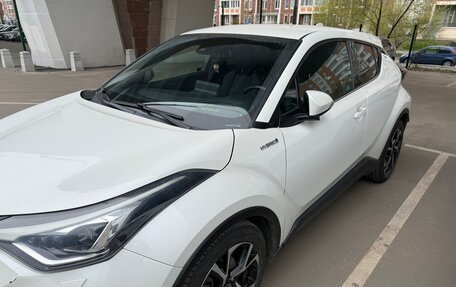 Toyota C-HR I рестайлинг, 2019 год, 3 300 000 рублей, 5 фотография