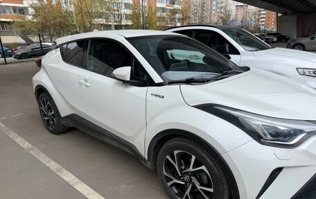 Toyota C-HR I рестайлинг, 2019 год, 3 300 000 рублей, 2 фотография