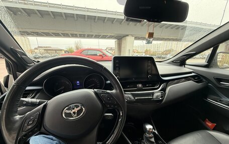 Toyota C-HR I рестайлинг, 2019 год, 3 300 000 рублей, 9 фотография