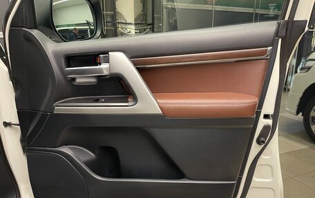 Toyota Land Cruiser 200, 2018 год, 8 600 000 рублей, 15 фотография
