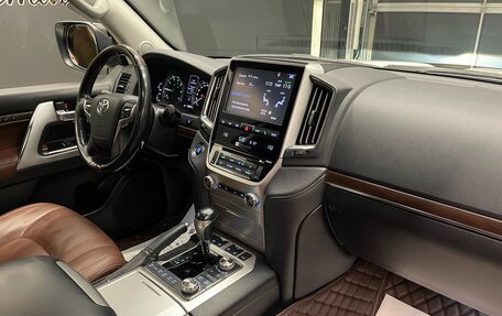 Toyota Land Cruiser 200, 2018 год, 8 600 000 рублей, 14 фотография