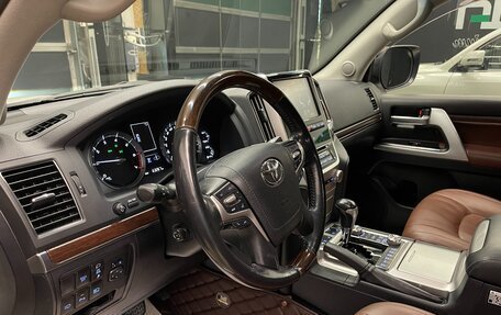 Toyota Land Cruiser 200, 2018 год, 8 600 000 рублей, 10 фотография