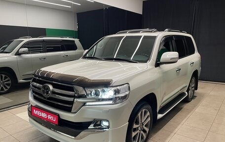 Toyota Land Cruiser 200, 2018 год, 8 600 000 рублей, 3 фотография