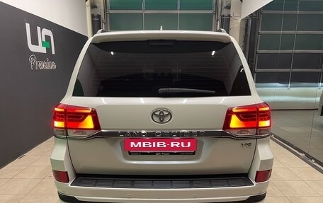 Toyota Land Cruiser 200, 2018 год, 8 600 000 рублей, 5 фотография