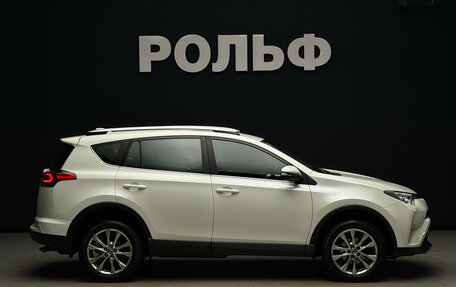 Toyota RAV4, 2017 год, 2 700 000 рублей, 5 фотография