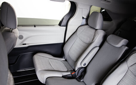 Toyota Sienna, 2021 год, 4 299 000 рублей, 12 фотография