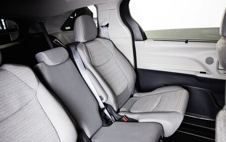 Toyota Sienna, 2021 год, 4 299 000 рублей, 13 фотография