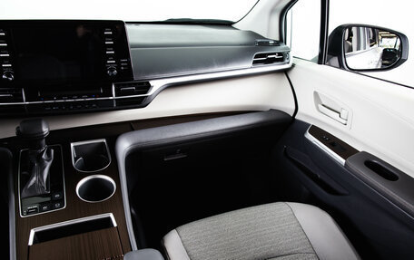 Toyota Sienna, 2021 год, 4 299 000 рублей, 17 фотография
