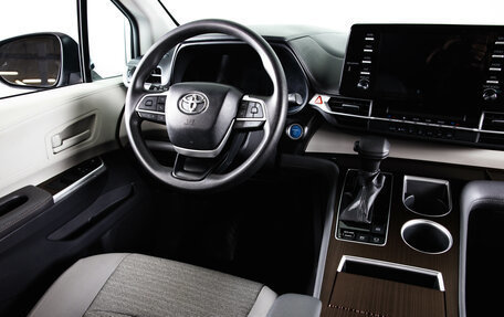 Toyota Sienna, 2021 год, 4 299 000 рублей, 15 фотография