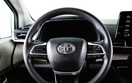 Toyota Sienna, 2021 год, 4 299 000 рублей, 18 фотография