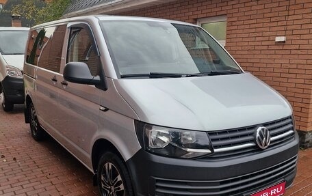 Volkswagen Caravelle T6 рестайлинг, 2015 год, 2 600 000 рублей, 1 фотография