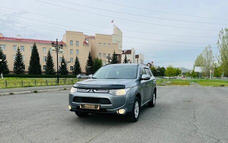Mitsubishi Outlander III рестайлинг 3, 2012 год, 1 399 999 рублей, 2 фотография