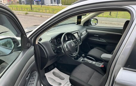 Mitsubishi Outlander III рестайлинг 3, 2012 год, 1 399 999 рублей, 10 фотография