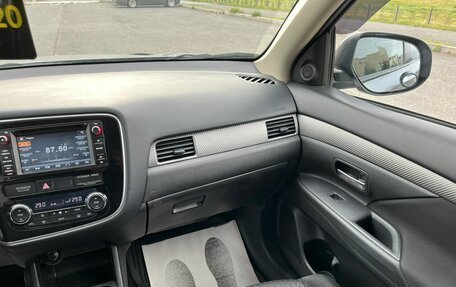 Mitsubishi Outlander III рестайлинг 3, 2012 год, 1 399 999 рублей, 17 фотография