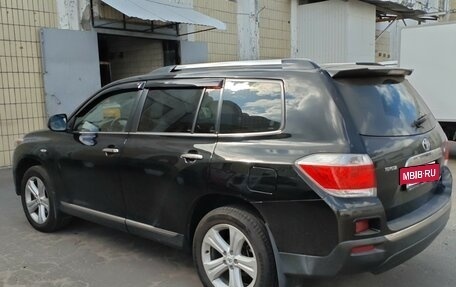 Toyota Highlander III, 2011 год, 2 000 000 рублей, 2 фотография