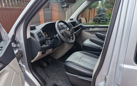 Volkswagen Caravelle T6 рестайлинг, 2015 год, 2 600 000 рублей, 3 фотография