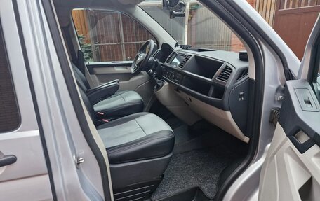 Volkswagen Caravelle T6 рестайлинг, 2015 год, 2 600 000 рублей, 4 фотография